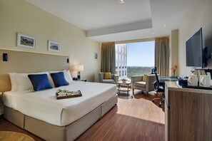 Allergitestet sengetøy, minibar, safe på rommet og skrivebord