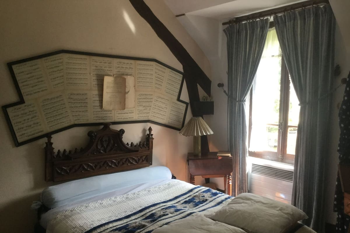 1 chambre, décoration personnalisée, ameublement personnalisé, bureau