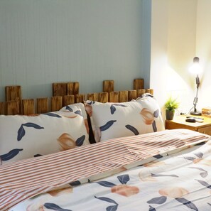 1 bedroom, desk, iron/ironing board, WiFi