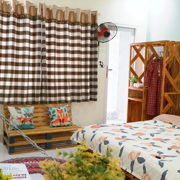 1 bedroom, desk, iron/ironing board, WiFi