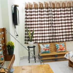 1 bedroom, desk, iron/ironing board, WiFi