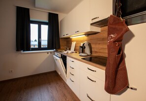 Fridge, microwave, dishwasher, coffee/tea maker