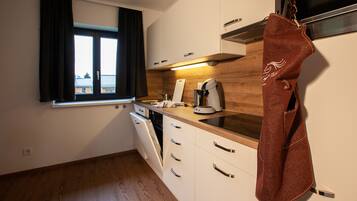 KĂŒhlschrank, Mikrowelle, GeschirrspĂŒler