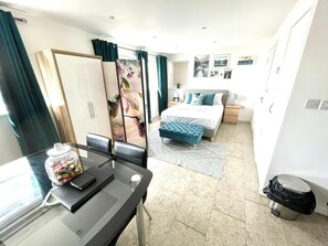 Family Apartment (OB flat 3) | 1 bedroom, premium bedding, iron/ironing board, free WiFi