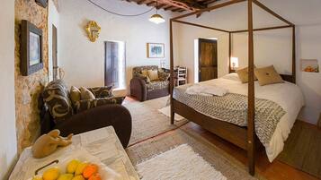 Superior Room | In-room safe, iron/ironing board, bed sheets