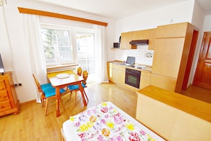 Studio, Private Bathroom, Lake View | Living area | 32-inch flat-screen TV with satellite channels, TV - Seehaus Mamming (Mamming)