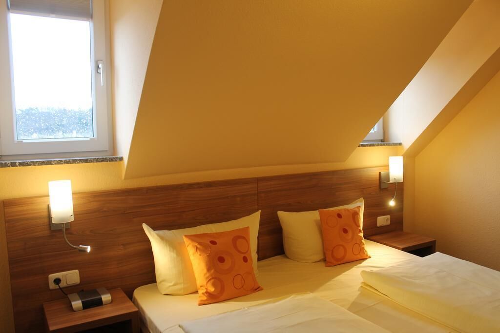 double room | desk, laptop workspace, blackout curtains, free wifi