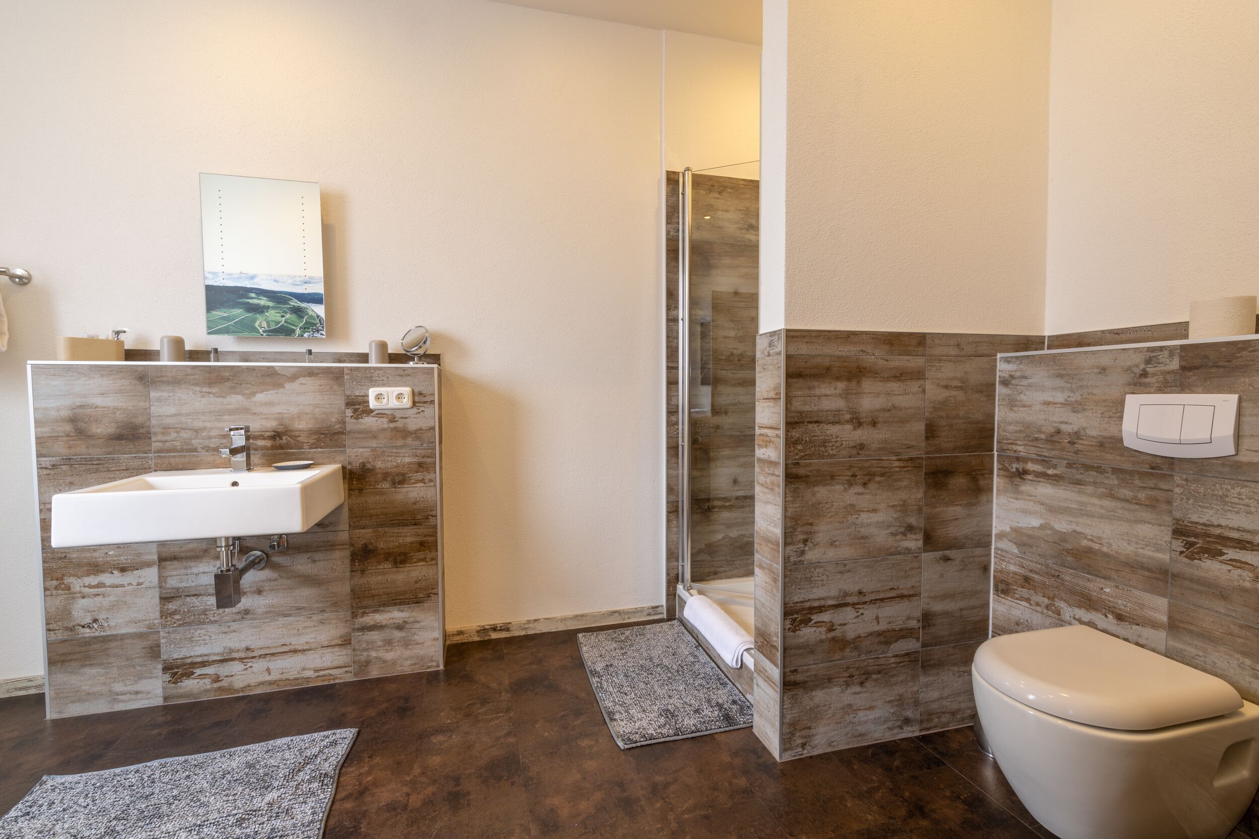 comfort double room | bathroom | shower, free toiletries, hair dryer, towels