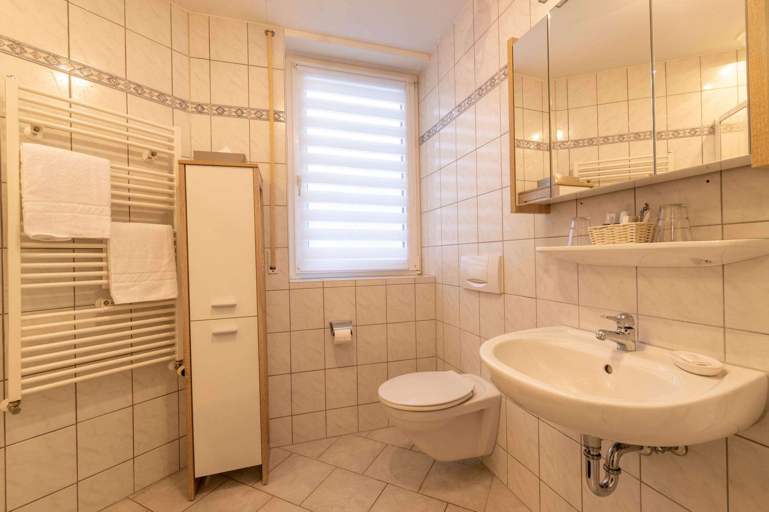 studio (incl. final cleaning fee) | bathroom | shower, free toiletries, hair dryer, towels