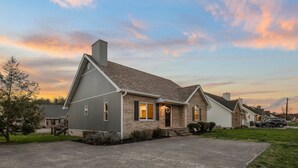 Exterior - Rotties' 2 Bedroom Home by RedAwning (Pigeon Forge)