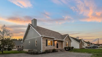 House, 2 Bedrooms | Exterior