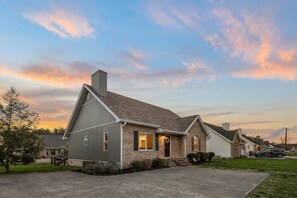 Nhà, 2 phòng ngủ | Ngoại thất