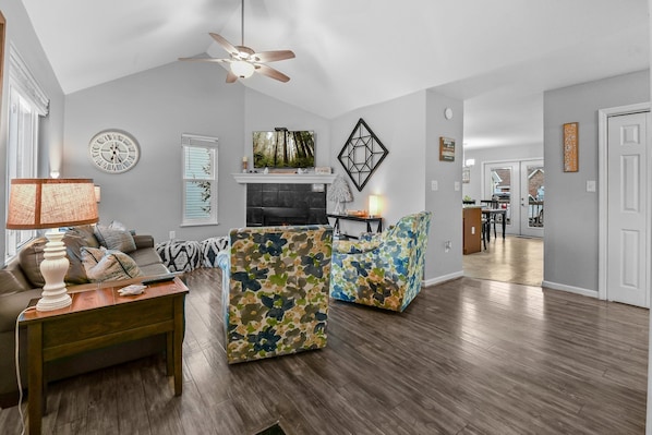 House, 2 Bedrooms | Living area