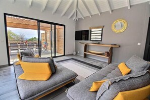 En 100-centimeters smart-TV med digitale kanaler samt TV og Netflix