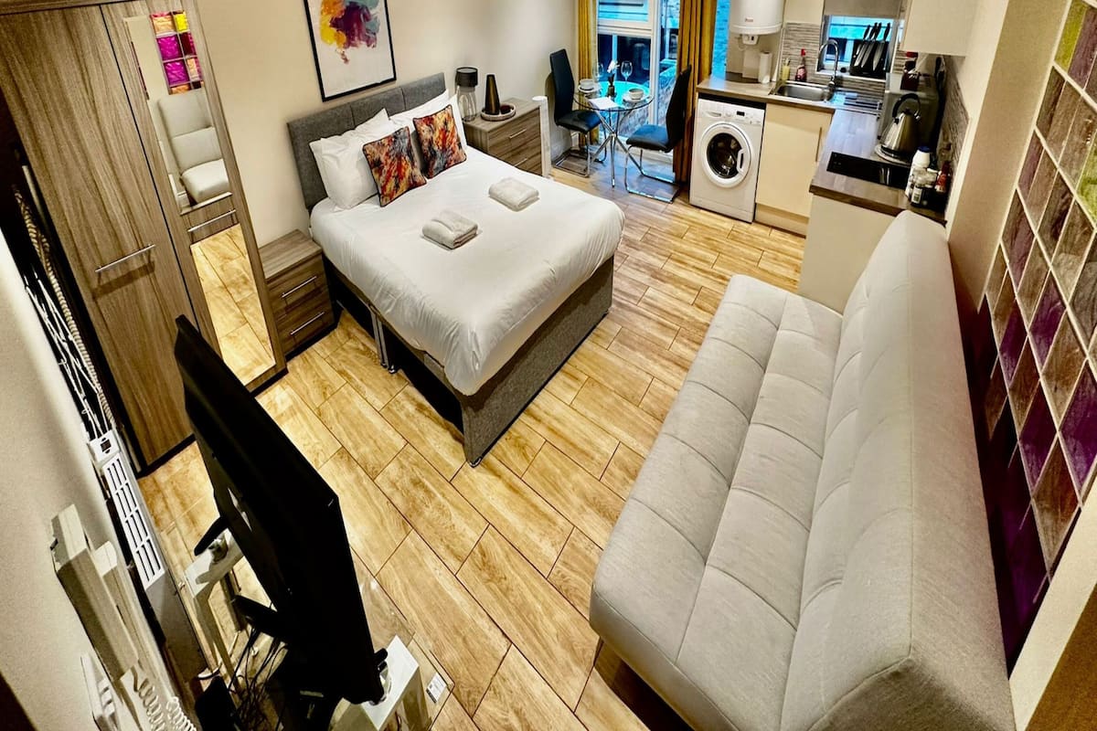 Studio Apartment 2 | Living area | LCD TV