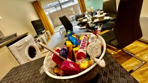 Studio Apartment 1 | In-room dining - Paradise Flat (Cambridge)