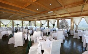 Spécialités Cuisine locale et internationale