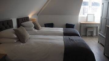 Deluxe Twin Room (Room 1) | Iron/ironing board, free WiFi, bed sheets