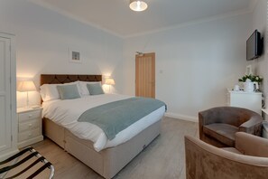 Standard Double Room (Room 5) | Iron/ironing board, free WiFi, bed sheets - Cotswold Hare Cirencester (Cirencester)