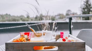 Frukostbuffé varje dag (EUR 10 per person)