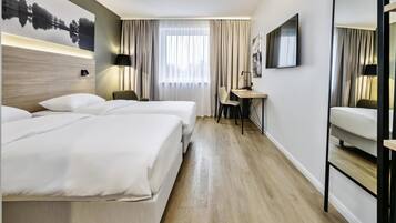 Standard Room | Hypo-allergenic bedding, in-room safe, desk, laptop workspace