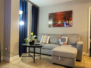 TV - 2 BR RESORT IN PERFECT LOCATION NEAR UNIVERSAL (Orlando)
