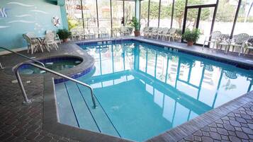 Inomhuspool och utomhuspool