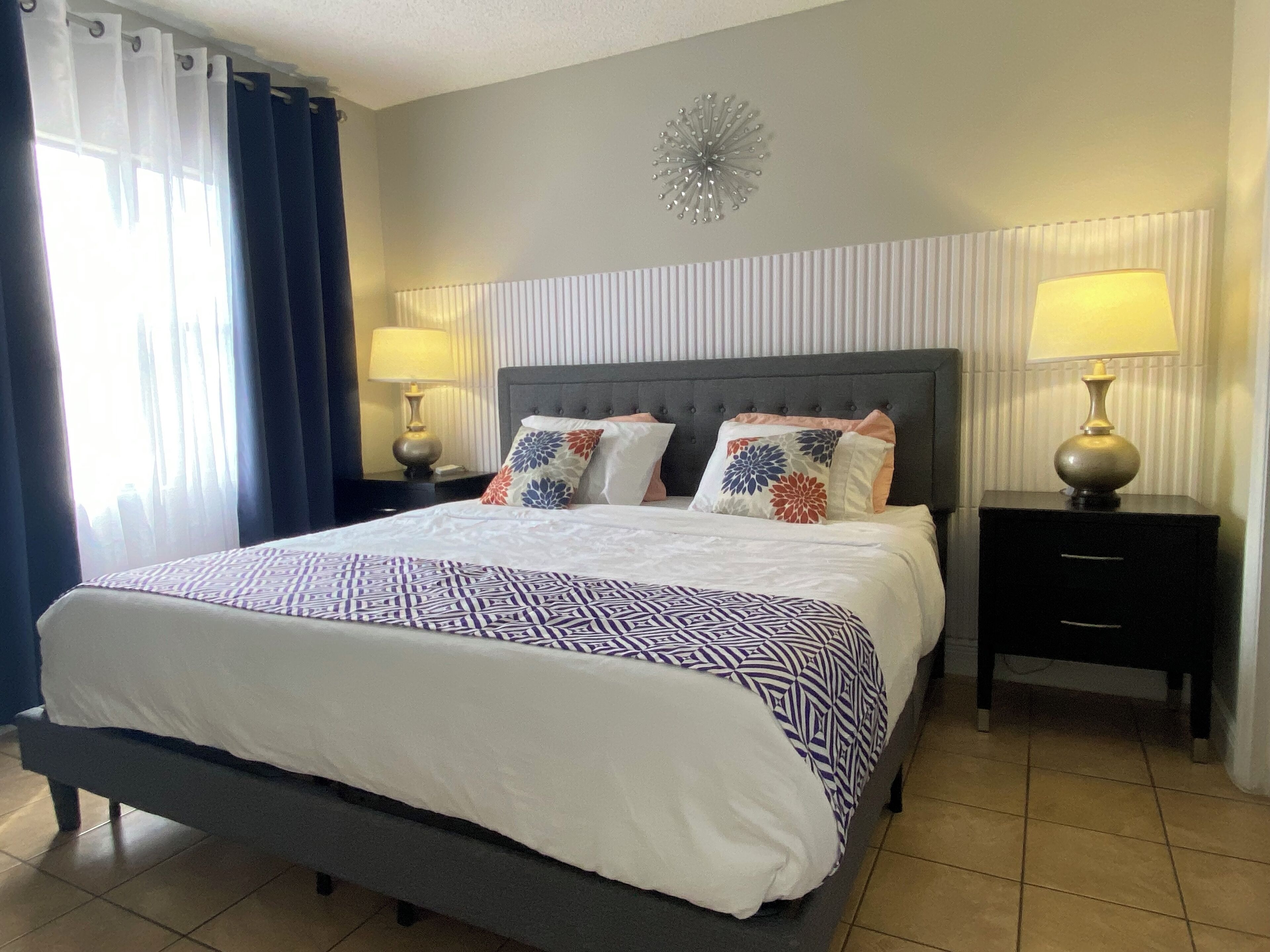 2 habitaciones, tabla de planchar con plancha, cuna de viaje y wifi 