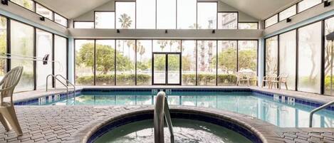 Sisäuima-allas, ulkouima-allas