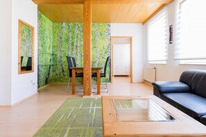 Apartment (Birkenwald) | Living room | Flat-screen TV - Apartments Ilmtal-Jena (Jena)