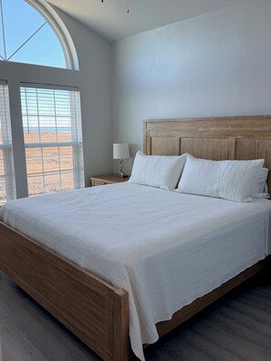 4 bedrooms, iron/ironing board, free WiFi, bed sheets