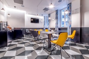 Free daily buffet breakfast - V-Accommodation IV Fontane (Rome)