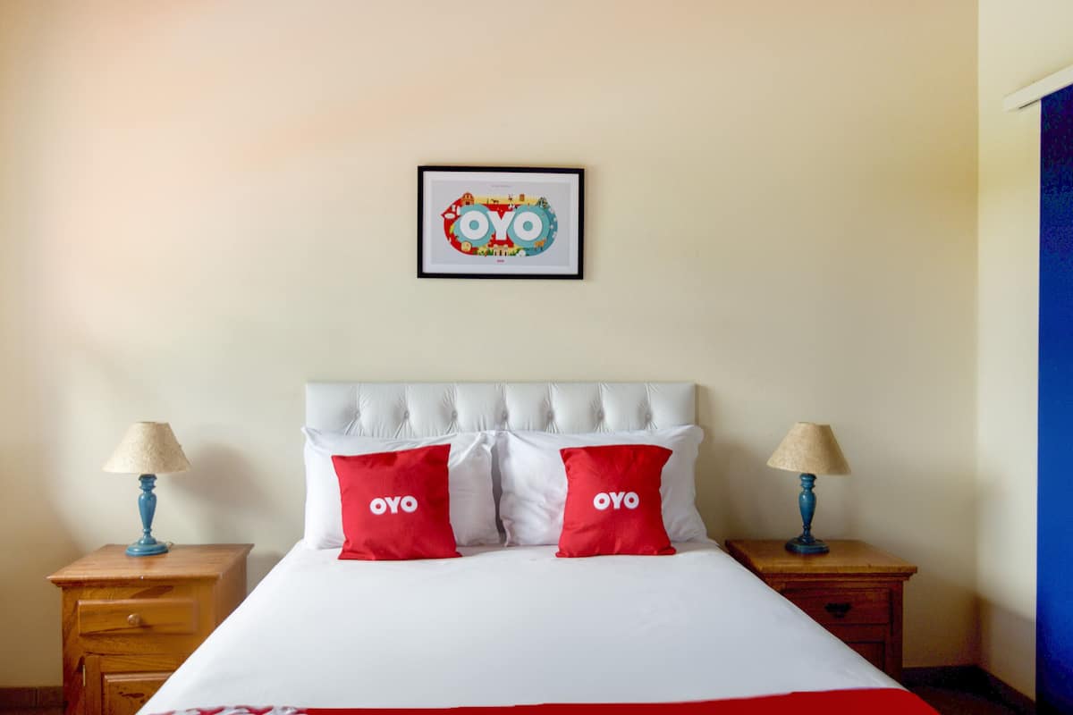 quadruple room, multiple beds | minibar, desk, iron/ironing board, free wifi