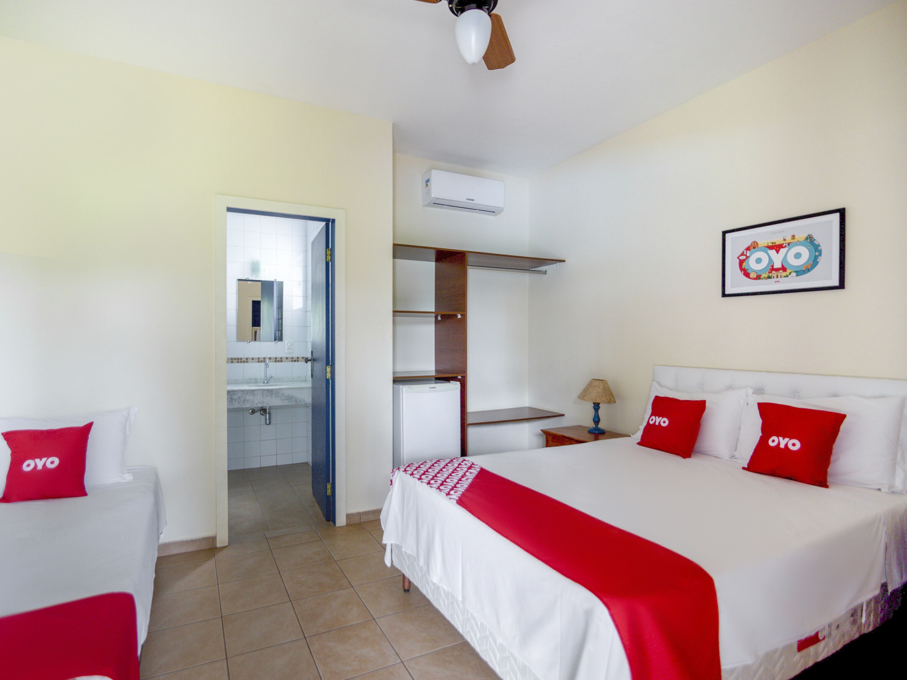 triple room, multiple beds | minibar, desk, iron/ironing board, free wifi