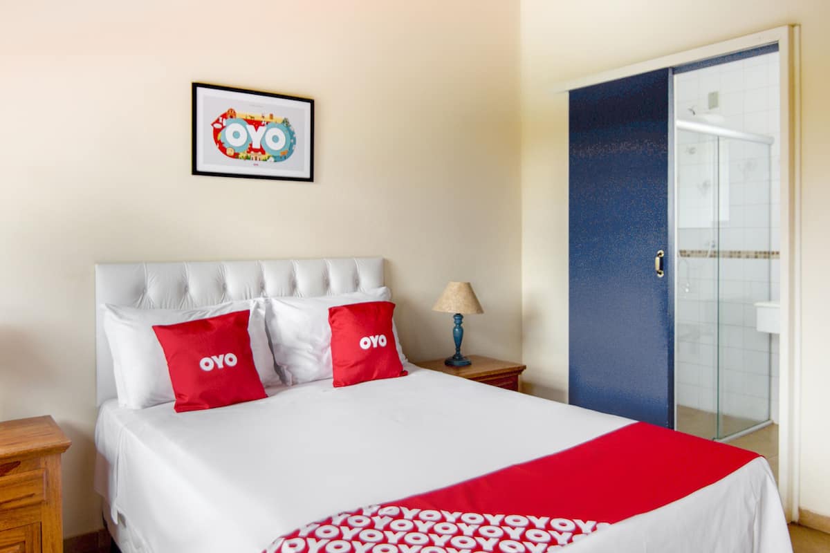 quadruple room, multiple beds | minibar, desk, iron/ironing board, free wifi