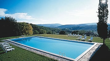 Seasonal outdoor pool, open 8:00 AM to 7:00 PM, pool loungers