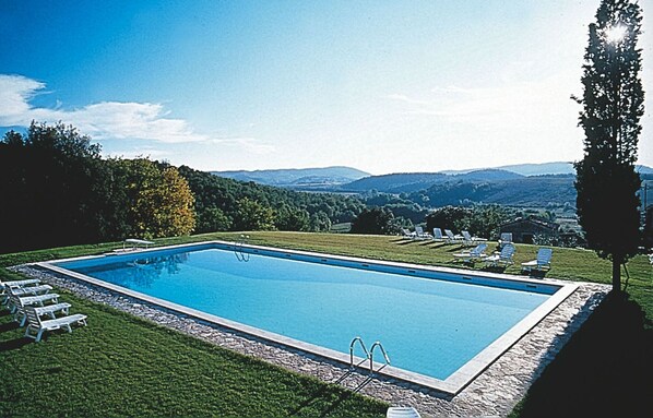 Seasonal outdoor pool, open 8:00 AM to 7:00 PM, sun loungers