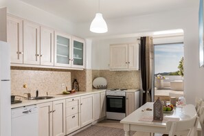 Kühlschrank, Mikrowelle, Ofen, Geschirrspüler