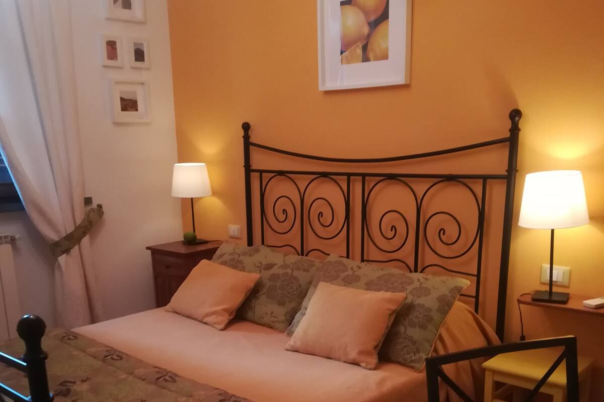 Blackout curtains, iron/ironing board, free cots/infant beds, free WiFi