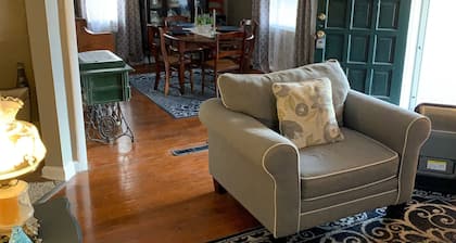 Täti-Doodlen talo 8 korttelin päässä Historialliselta pääkadulta ja 1. 3 km: n päässä kasinosta