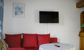 Basic Double Room | Meja, Wi-fi percuma, cadar katil 