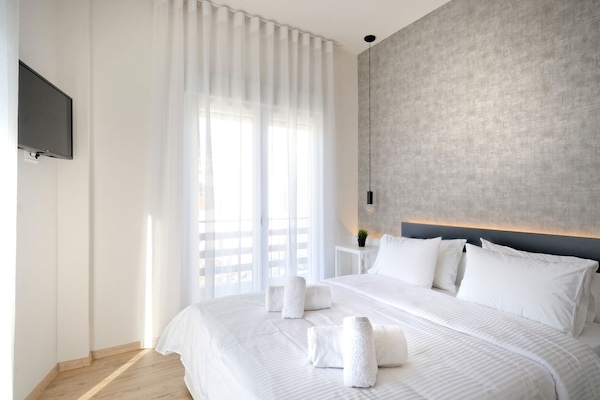 Apartamento executivo, 2 quartos, sacada (Skyla and Charivdi) | Cofres nos quartos, individualmente decorados