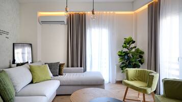 Exclusive Apartment, 3 Bedrooms, Balcony (Calypso) | Living room