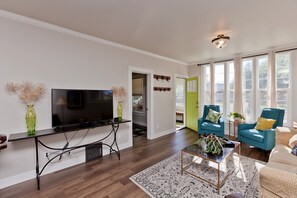 Smart TV, books, stereo