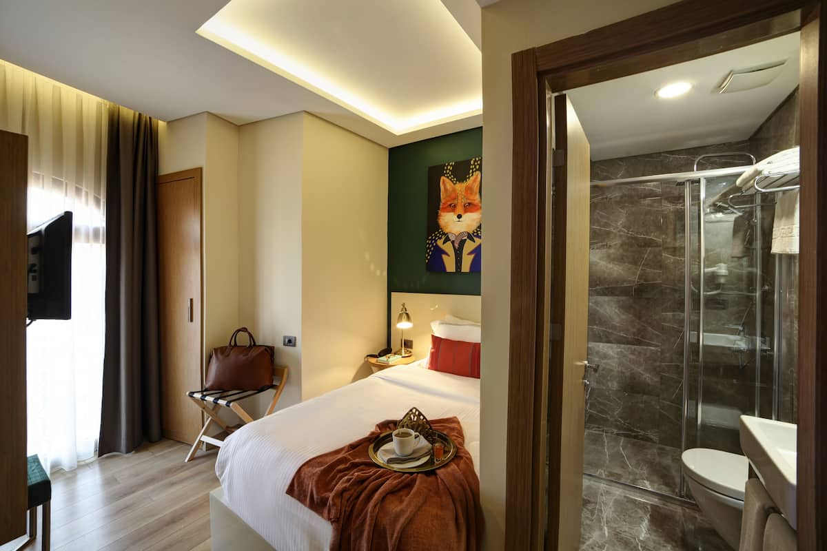 Egyptian cotton sheets, premium bedding, down comforters, pillowtop beds