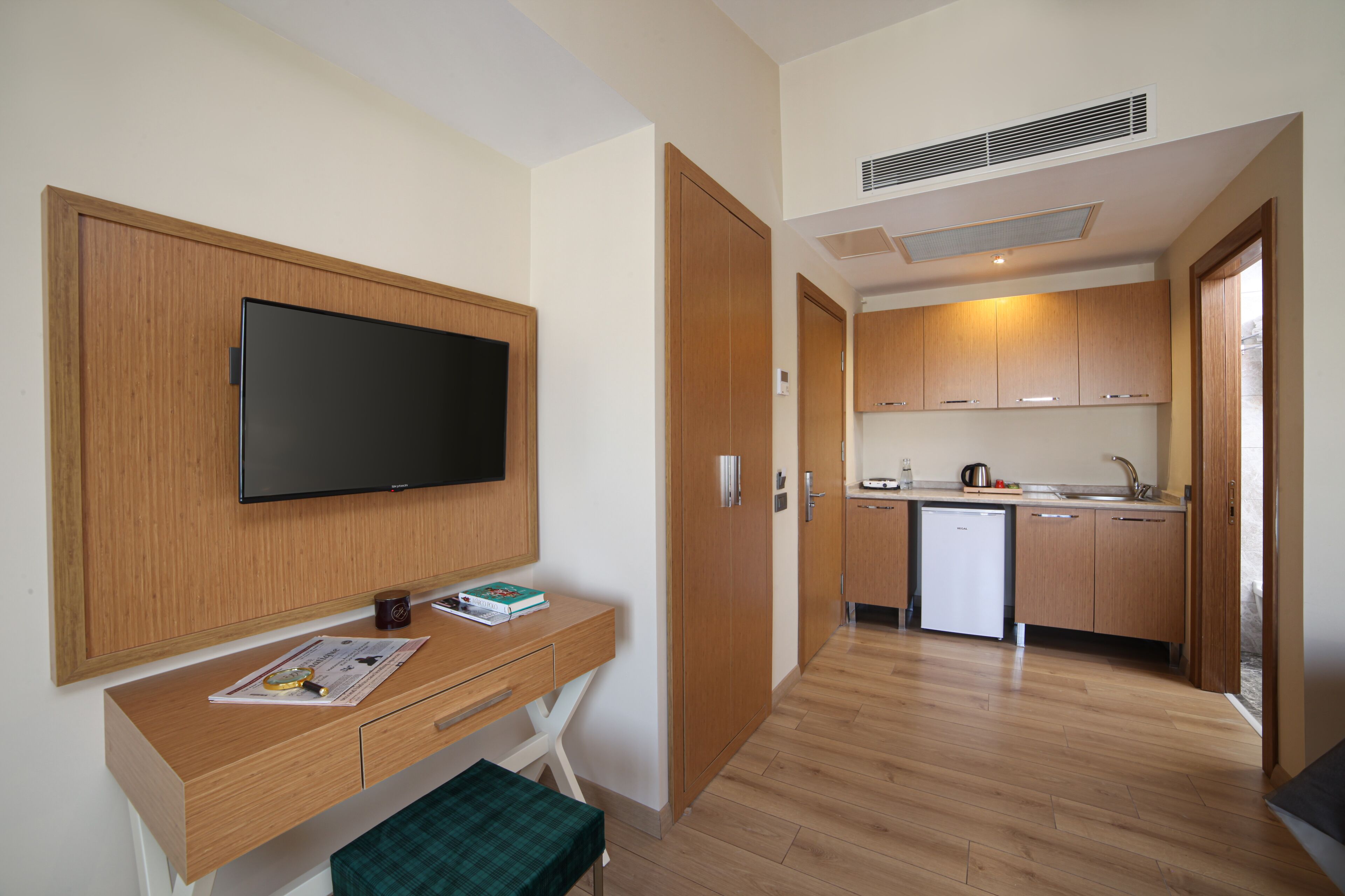 Photo - The Fox Hotel