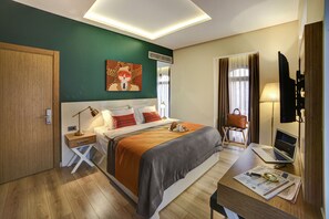 Egyptian cotton sheets, premium bedding, down duvets, pillow-top beds - The Fox Hotel (Istanbul)