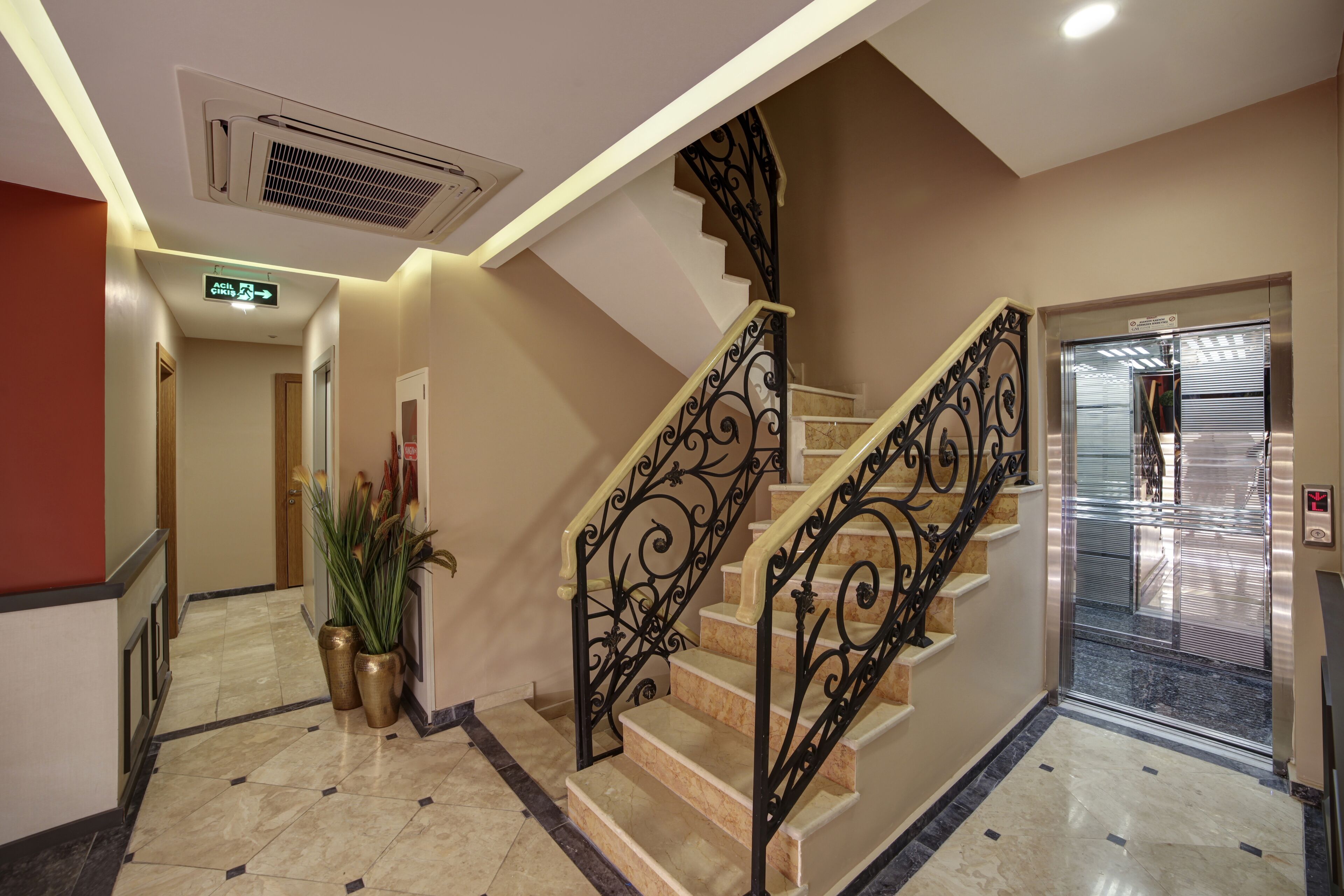 Photo - The Fox Hotel