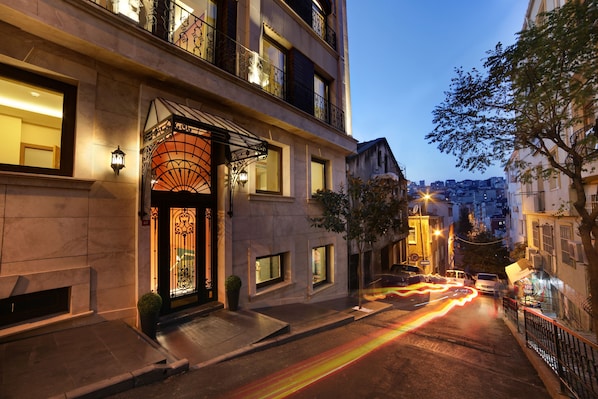 Fasade – kveld/natt