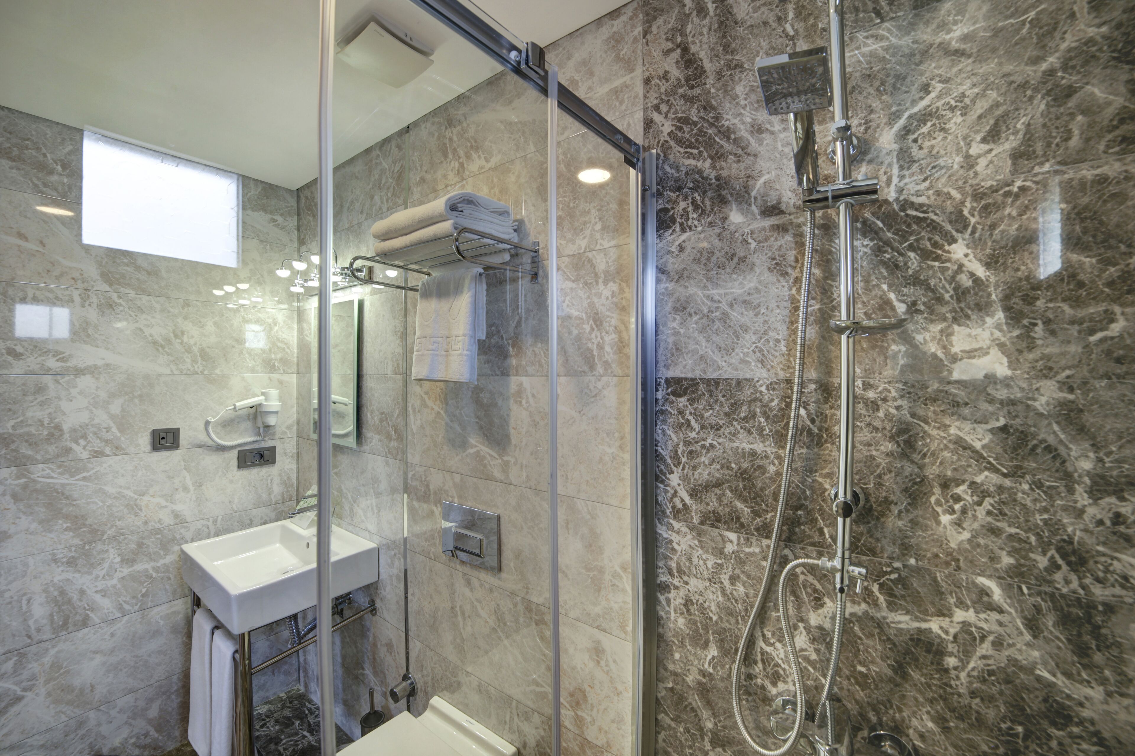 Photo - The Fox Hotel